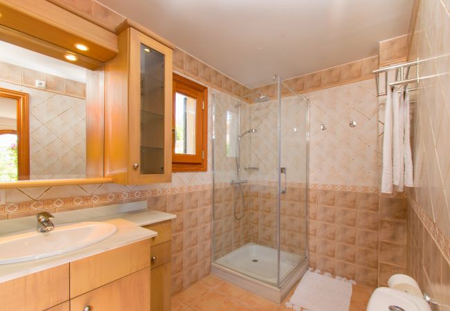 Casa adosada en Cala Romantica - E241 Casa Alegria by Mallorca Villa Selection Casa adosada en Cala Romantica - E241 Casa Alegria by Mallorca Villa Selection