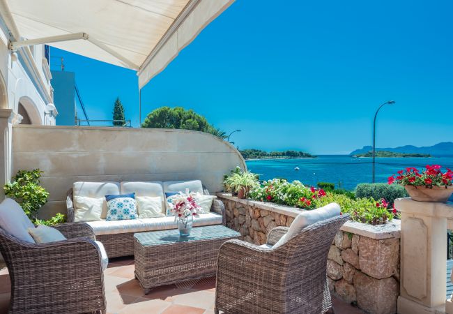 Casa adosada en Alcúdia - Villa FARO para 8 frente al mar en Alcanada con piscina