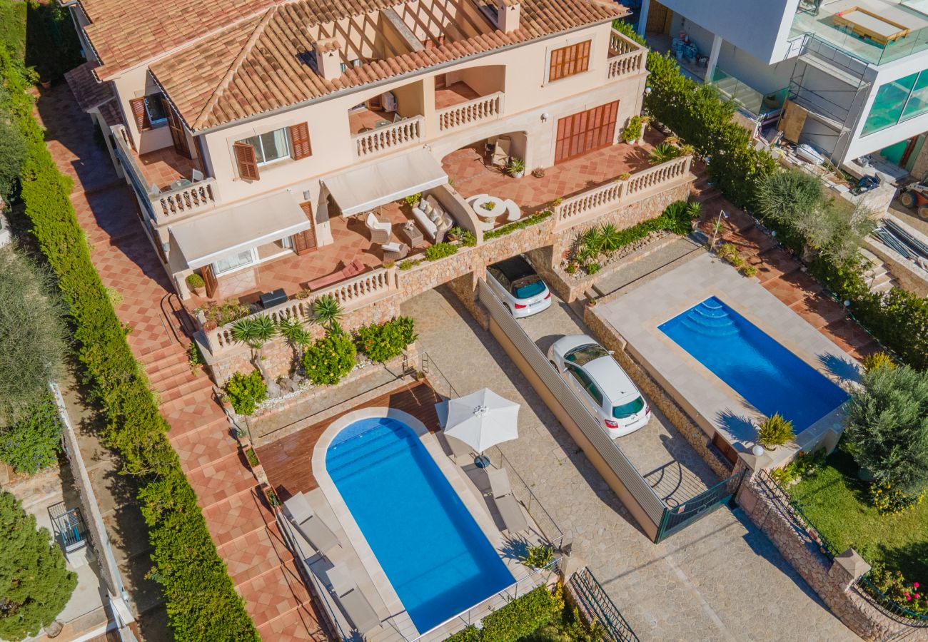 Casa adosada en Alcúdia - Villa FARO para 8 frente al mar en Alcanada con piscina