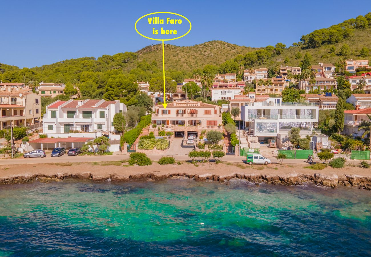 Casa adosada en Alcúdia - Villa FARO para 8 frente al mar en Alcanada con piscina