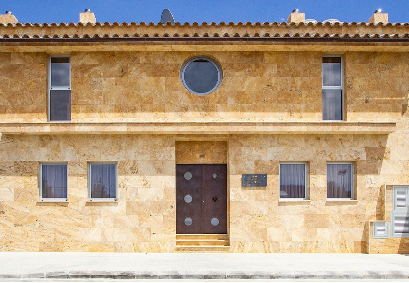 Casa adosada en Palma  - Rainbow - Casa para 14 en Palma con Piscina y Gym totalmente equipada