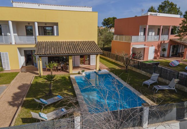 Chalet en Alcúdia - Villa Ibiza a 350m de la playa, piscina, biliar y ping pong.