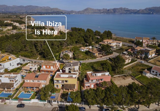 Villa en Alcúdia - Villa Ibiza a 350m de la playa, piscina, billar y ping pong.