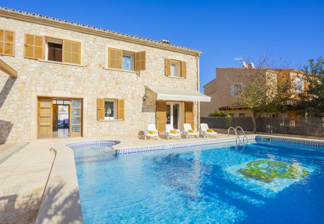 Casa en Alcúdia - Casa Juani para 8 con piscina a poco metros de la playa y todas comodidades