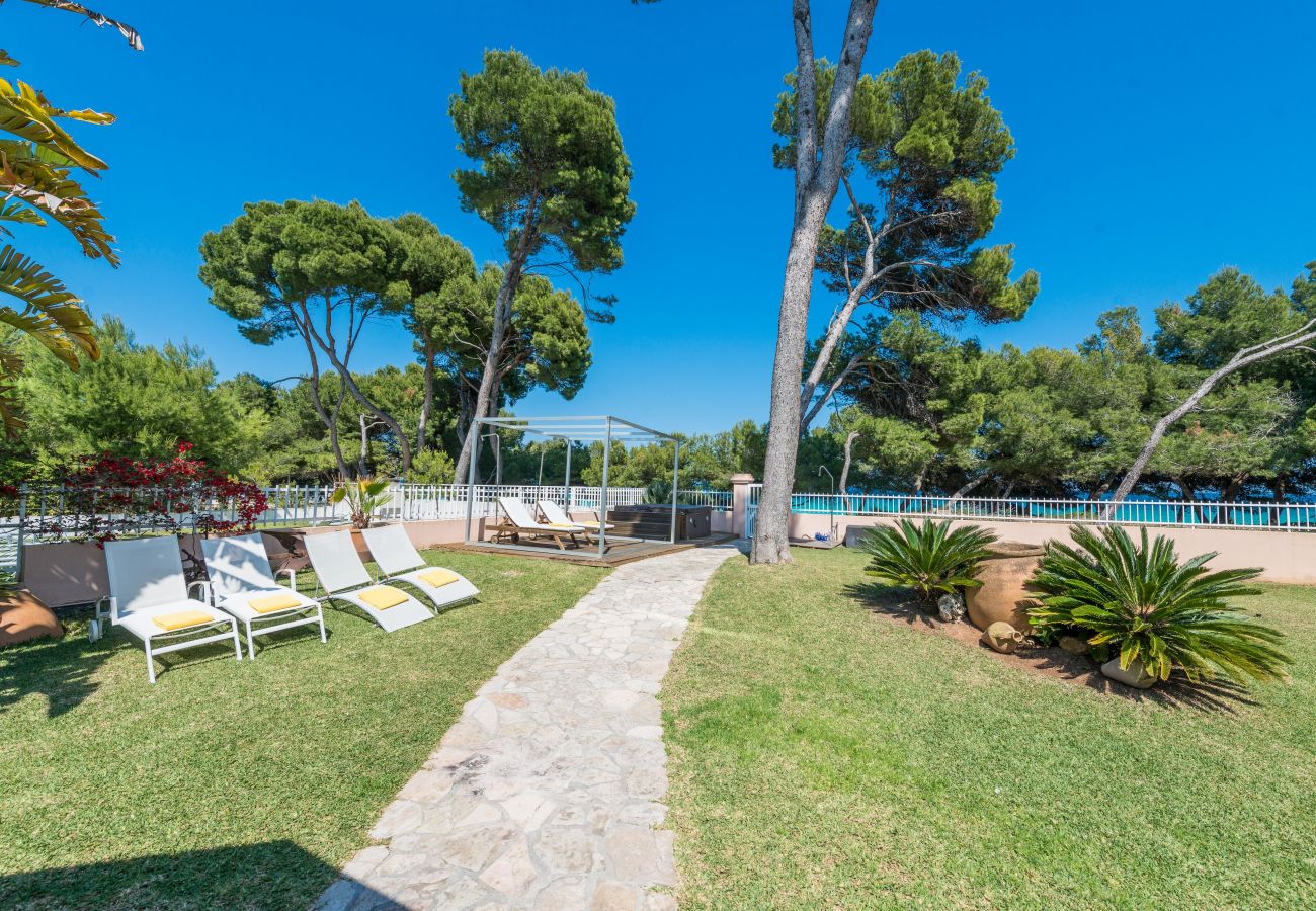 Villa in Alcudia - RAN DE MAR Villa in 1. Meereslinie für 8 Personen. WiFi und AC