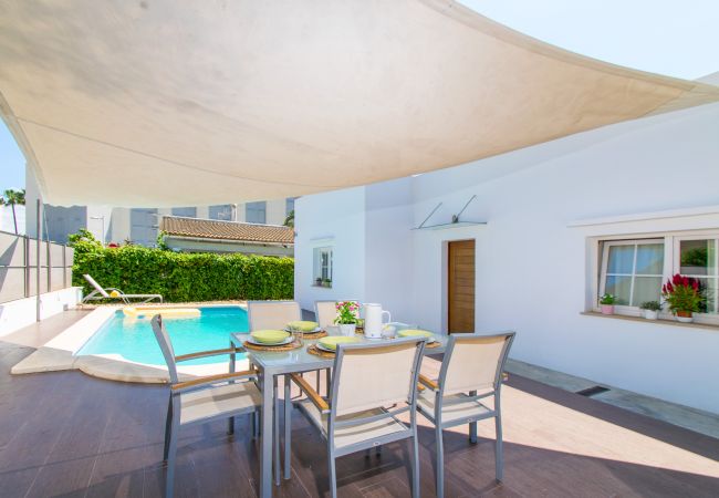 Villa in Alcudia - Villa NICO Haus für 6 mit Pool nur 500 Meter vom Strand Alcudia entfernt