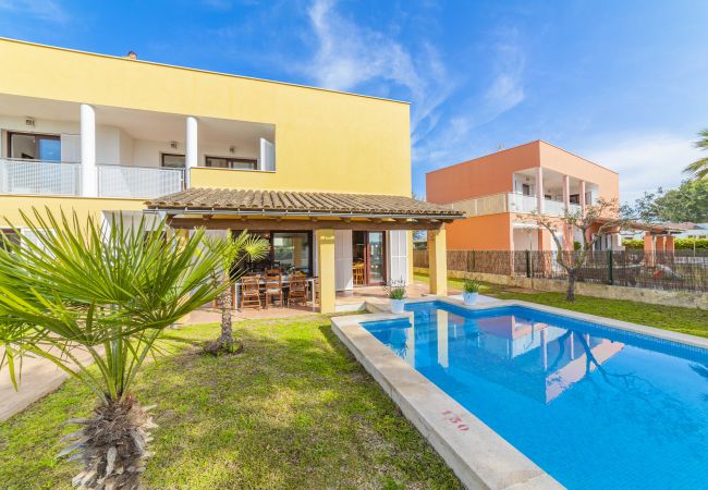 freistehendes Haus in Alcúdia - Villa Ibiza 350m vom Strand, Schwimmbad, Biliar und Tischtennis.