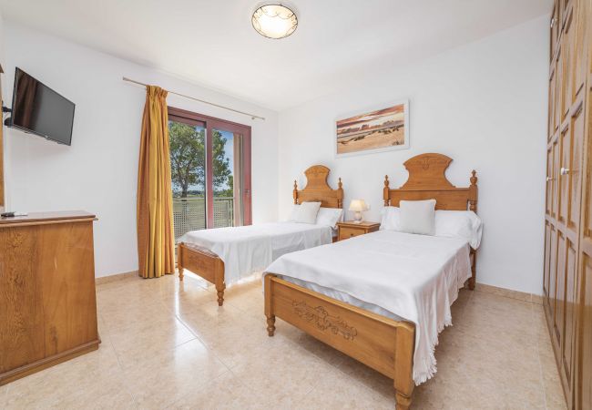 Chalet in Alcudia - Villa MENORCA für 8 Personen in Meeresnähe mit Pool