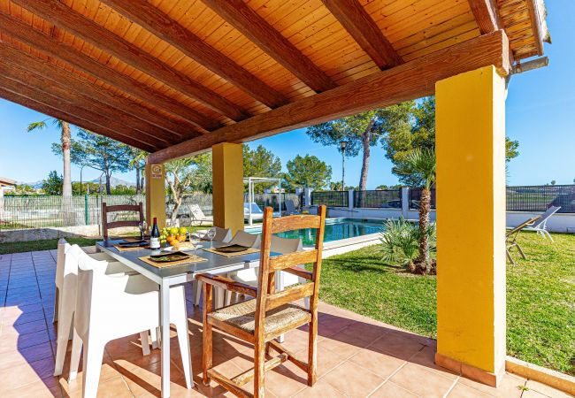 Villa in Alcudia - Villa Ibiza 350m vom Strand, Schwimmbad, Billard und Tischtennis.