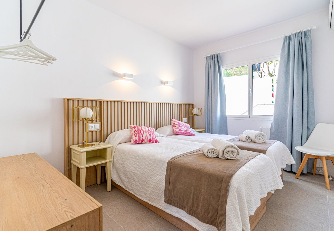 Stadthaus in Alcudia - Villa Napols Playa & Golf mit Schwimmbad und 180 m vom Meer entfernt