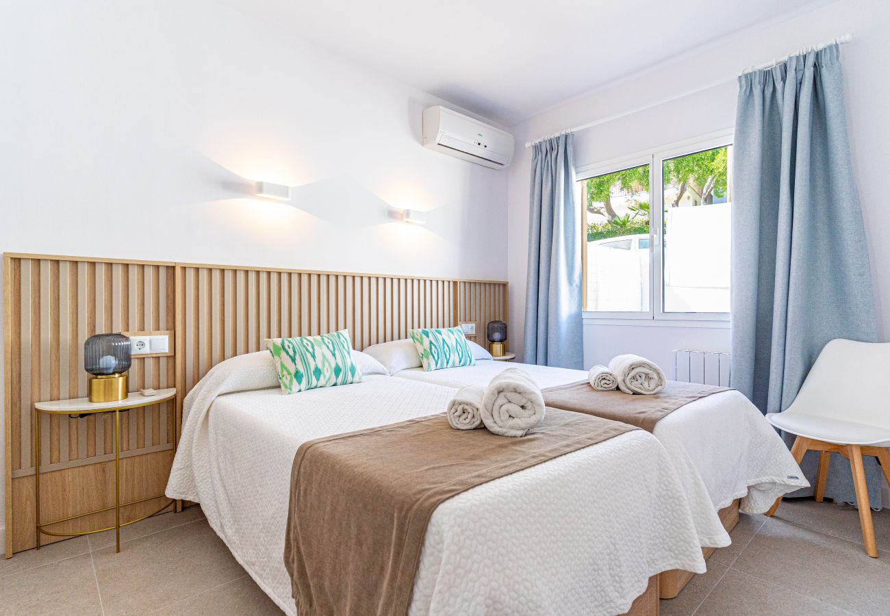 Stadthaus in Alcudia - Villa Napols Playa & Golf mit Schwimmbad und 180 m vom Meer entfernt