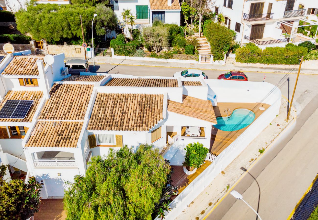Stadthaus in Alcudia - Villa Napols Playa & Golf mit Schwimmbad und 180 m vom Meer entfernt