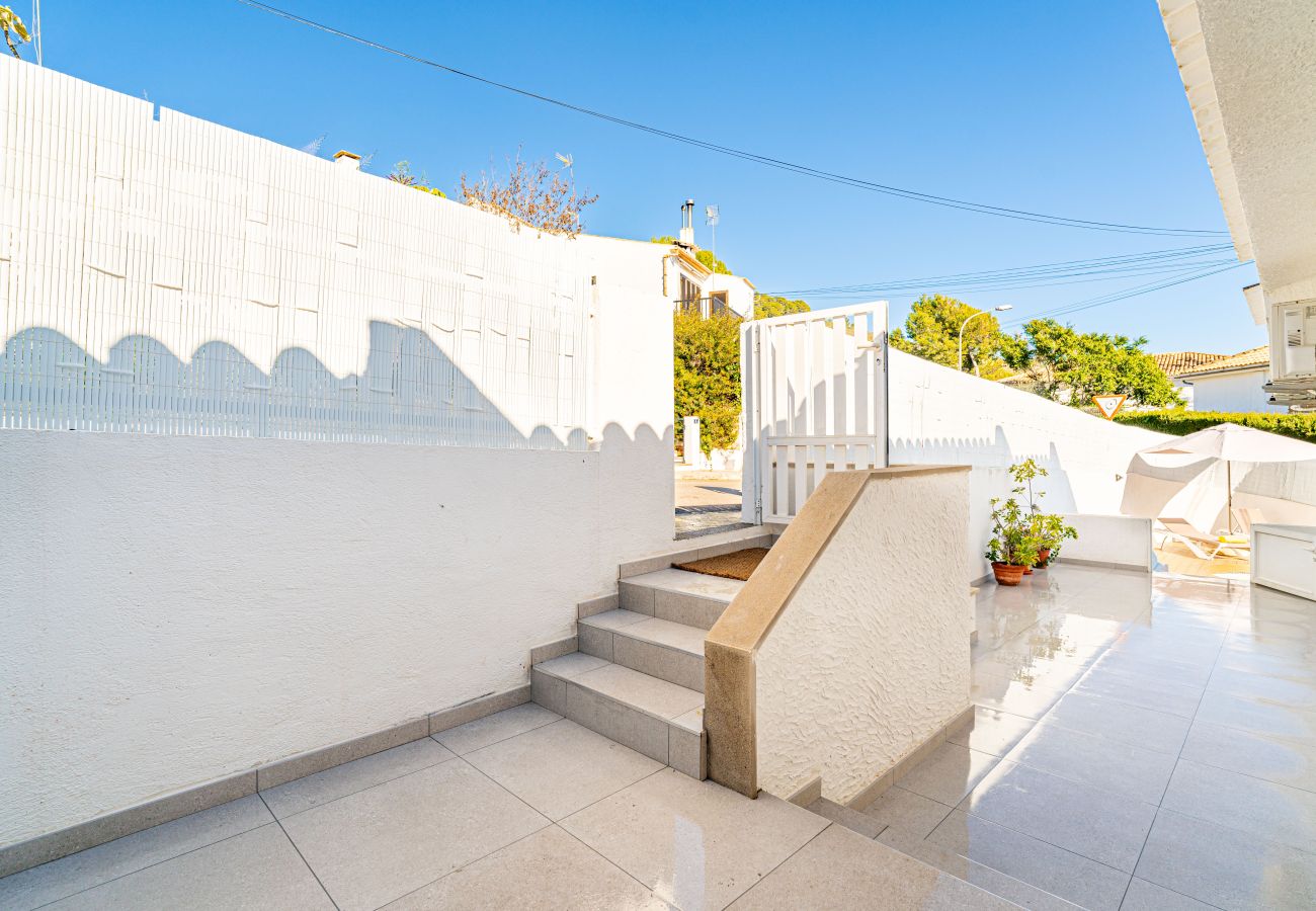 Stadthaus in Alcudia - Villa Napols Playa & Golf mit Schwimmbad und 180 m vom Meer entfernt