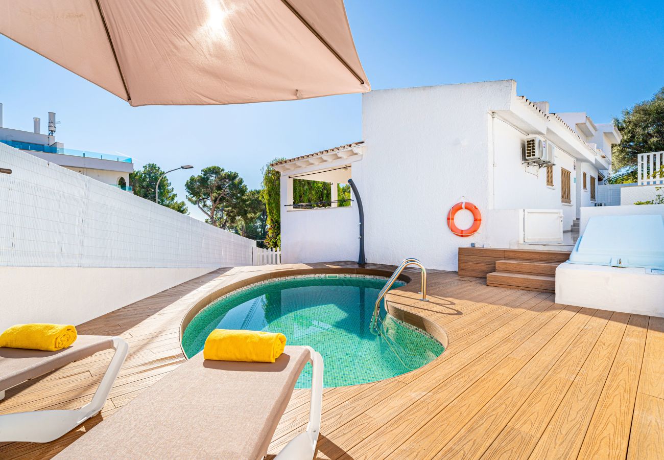 Stadthaus in Alcudia - Villa Napols Playa & Golf mit Schwimmbad und 180 m vom Meer entfernt