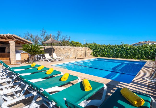 Finca Alcudia mit Pool 8 personen 