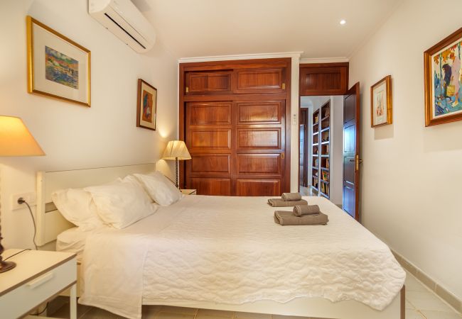 Apartment in Alcudia - PERICAS first line of the sea of Alcudia, for 8 people, free WiFi