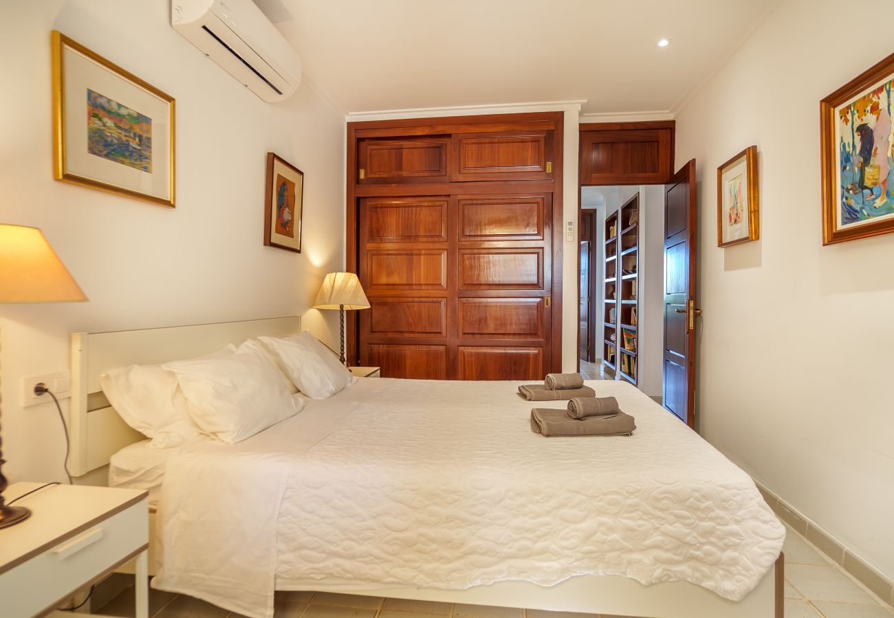 Apartment in Alcudia - PERICAS first line of the sea of Alcudia, for 8 people, free WiFi