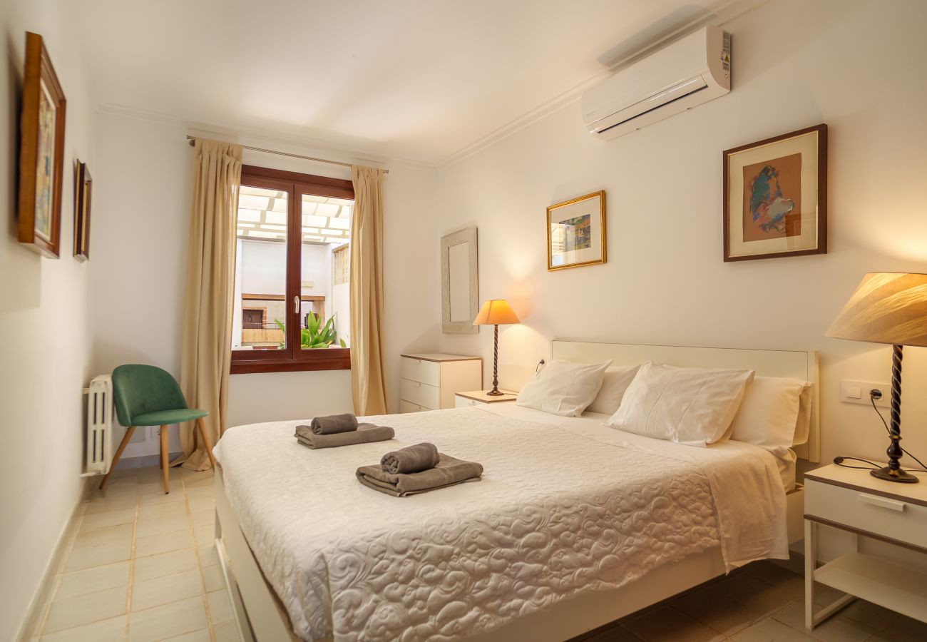 Apartment in Alcudia - PERICAS first line of the sea of Alcudia, for 8 people, free WiFi