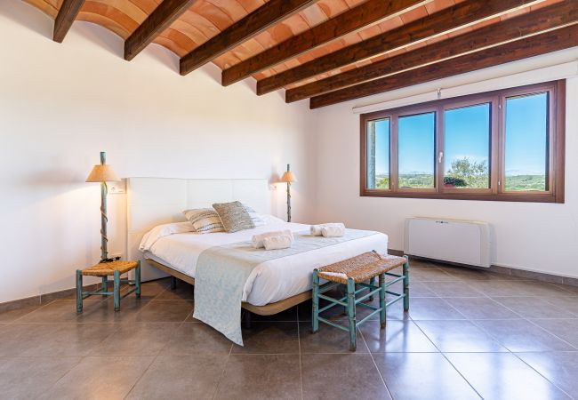 Country house in Sineu - CALUIX Finca for 8, sun and relax in nature in Mallorca