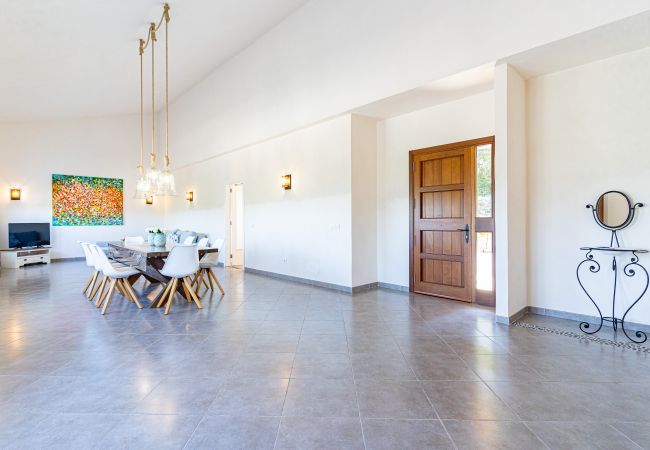 Country house in Sineu - CALUIX Finca for 8, sun and relax in nature in Mallorca