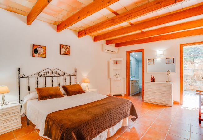 Villa in Alcudia - LORENZO Finca for 9 people in Alcudia. AC and free WiFi