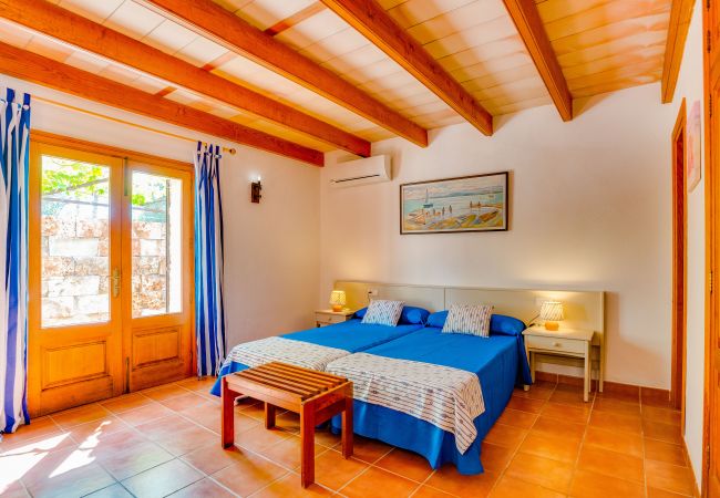 Villa in Alcudia - LORENZO Finca for 9 people in Alcudia. AC and free WiFi
