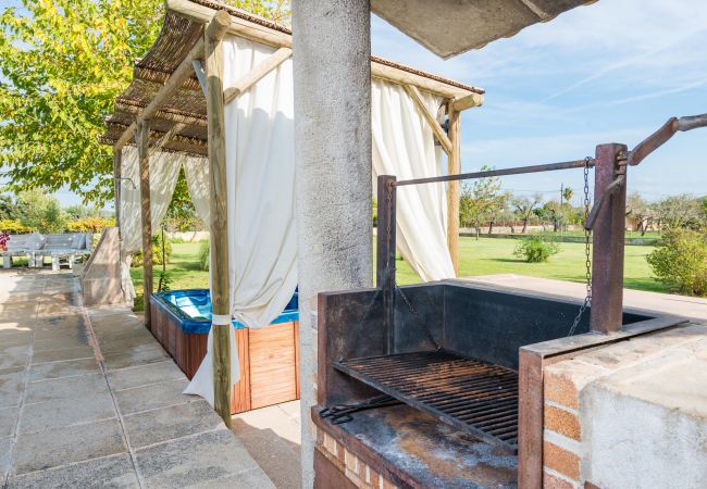 Country house in Selva - SA VINYETA Finca for 6 with Pool, Jacuzzi and Garden