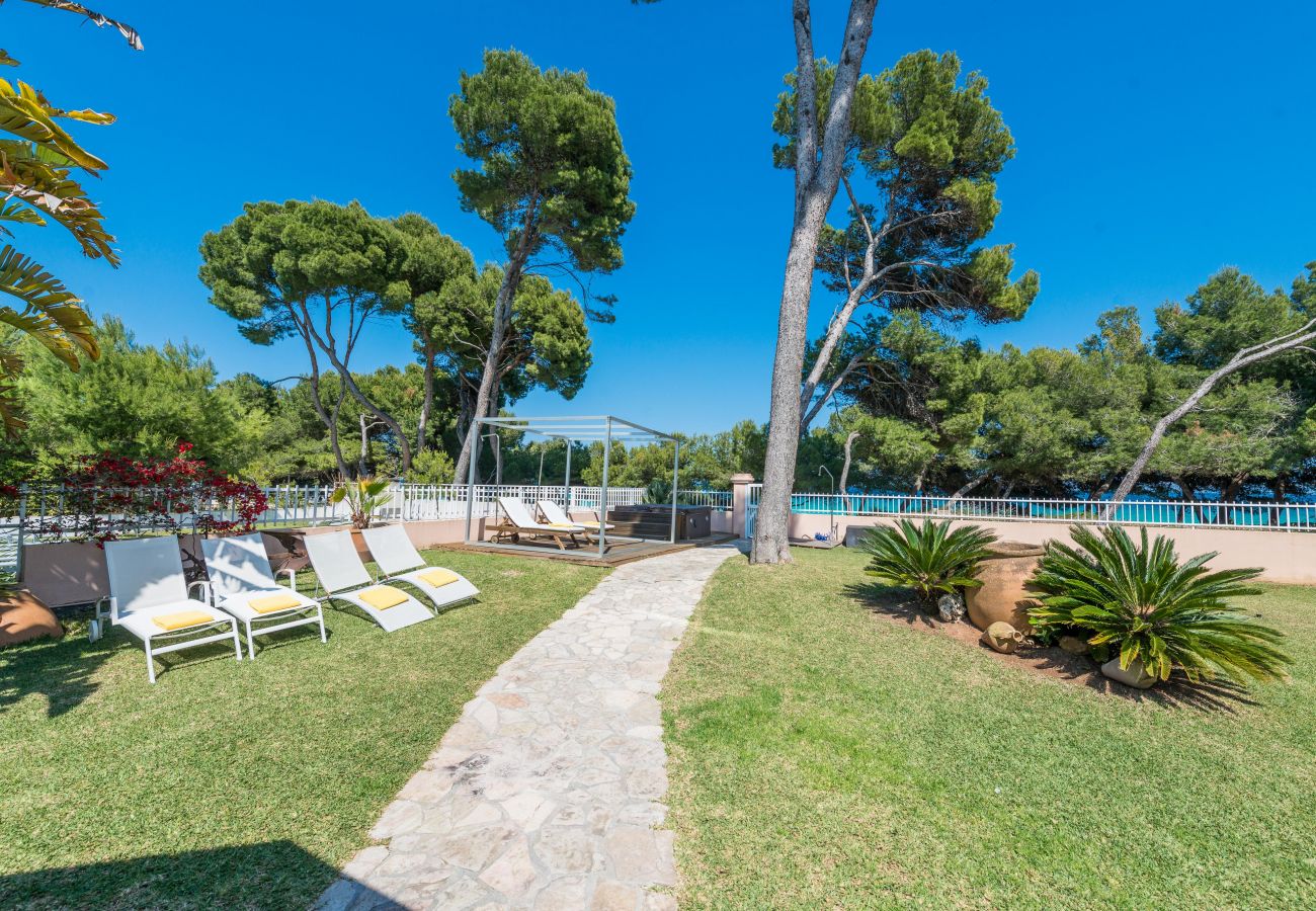 Villa in Alcudia - RAN DE MAR Villa First sea line for 8 persons WiFi and AC