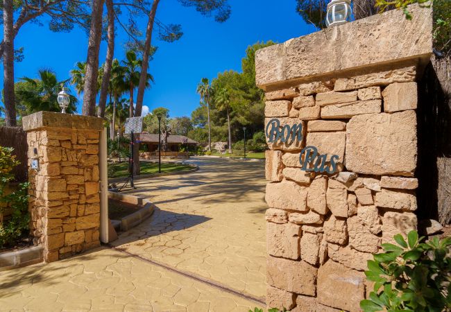 Country house in Alcudia - BON PAS Finca for 6 only 250 meters from the beach