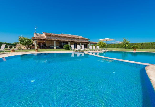 Country house in Sa Pobla - Villa SANT VICENS for 8 with swimming pool surrounded by nature