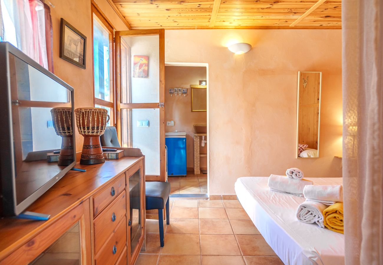 Country house in Arta - KASHMIR Finca for 3 with pool in Artá