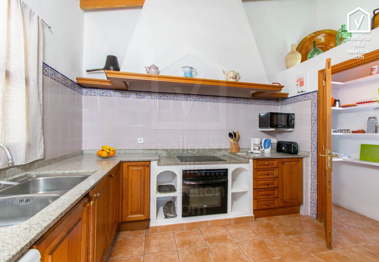 Country house in Alcudia - Villa MOLI DEN FANALS for 6 with pool in Alcudia