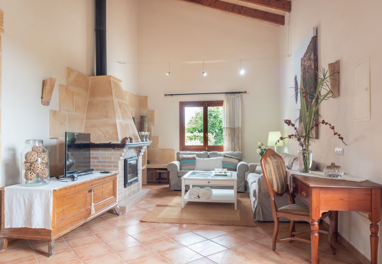 Country house in Can Picafort - Carritx Finca for 6 in Can Picafort with Pool, Garden and WiFi