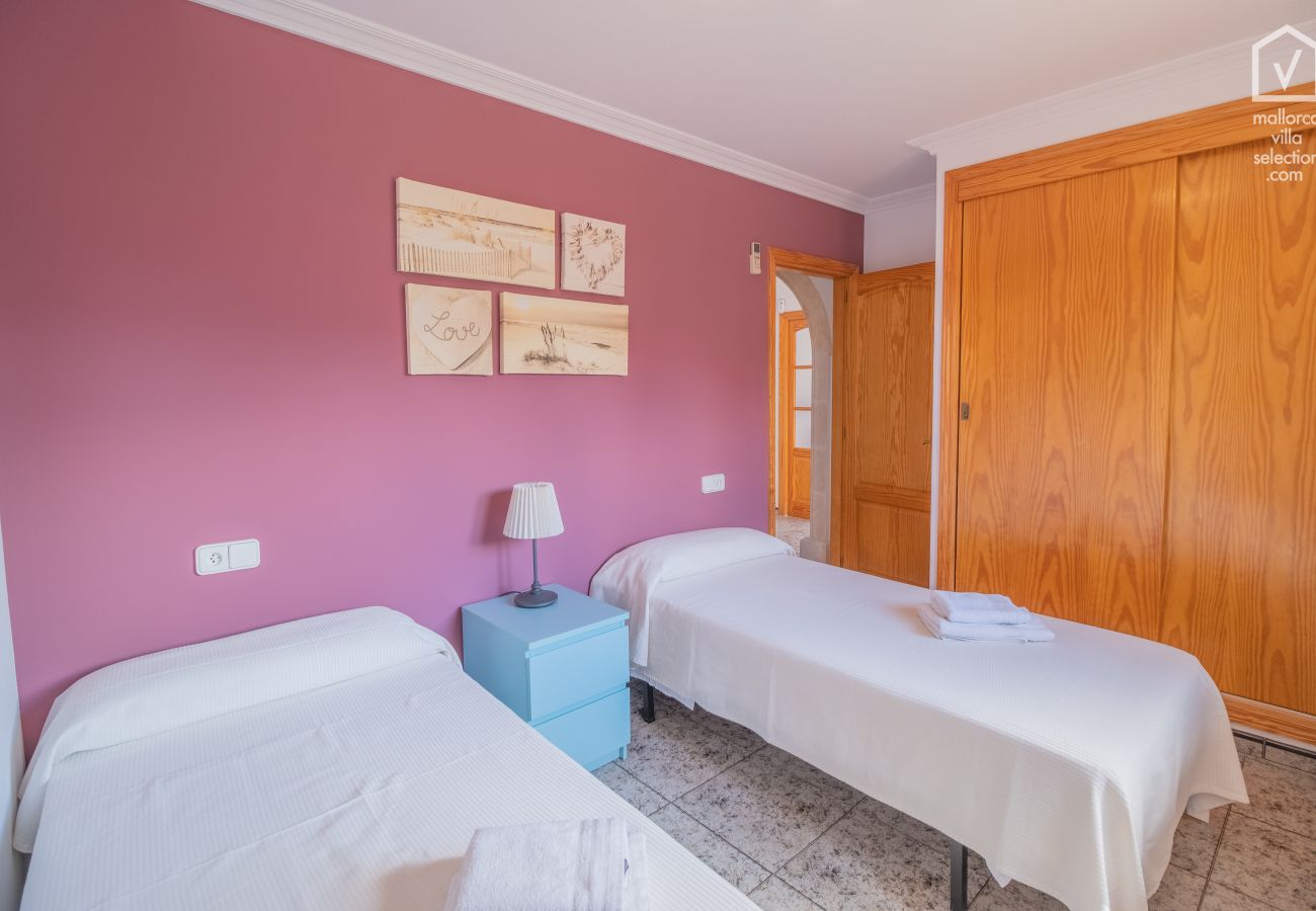 House in Alcudia - Ses Gavines for 6 in Alcudia at 350 from the beach with swimming pool
