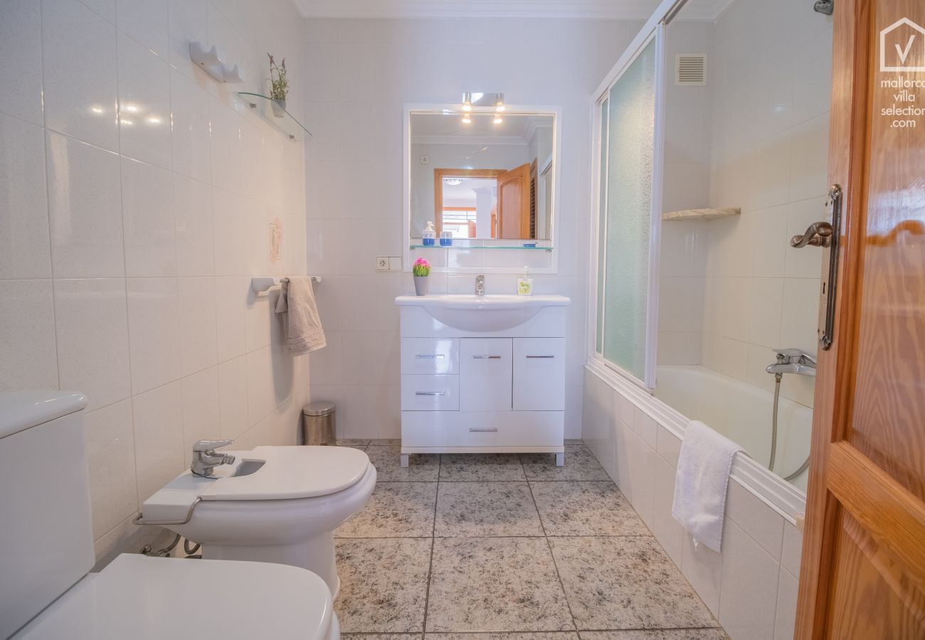 House in Alcudia - Ses Gavines for 6 in Alcudia at 350 from the beach with swimming pool