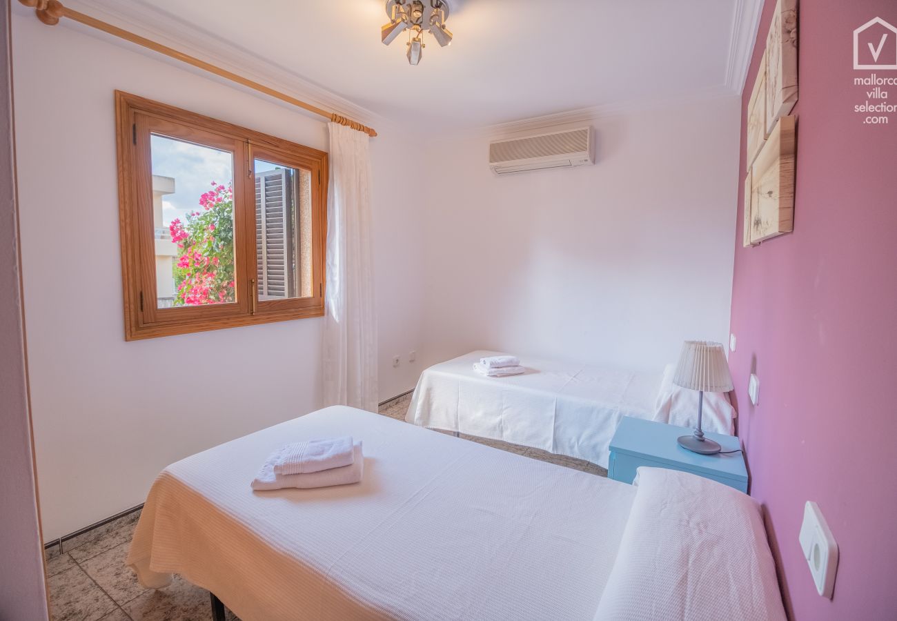 House in Alcudia - Ses Gavines for 6 in Alcudia at 350 from the beach with swimming pool