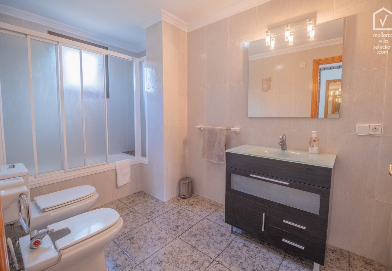 House in Alcudia - Ses Gavines for 6 in Alcudia at 350 from the beach with swimming pool