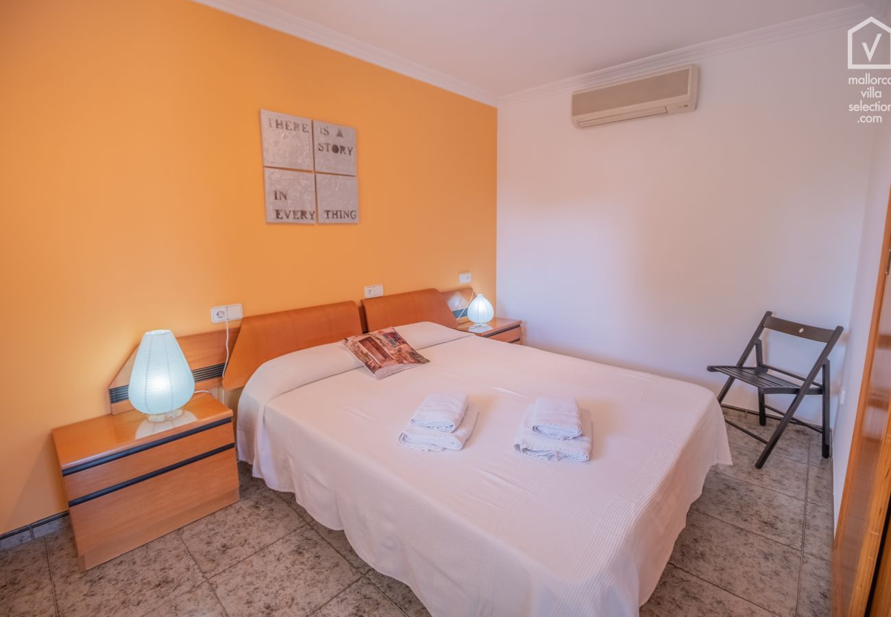 House in Alcudia - Ses Gavines for 6 in Alcudia at 350 from the beach with swimming pool