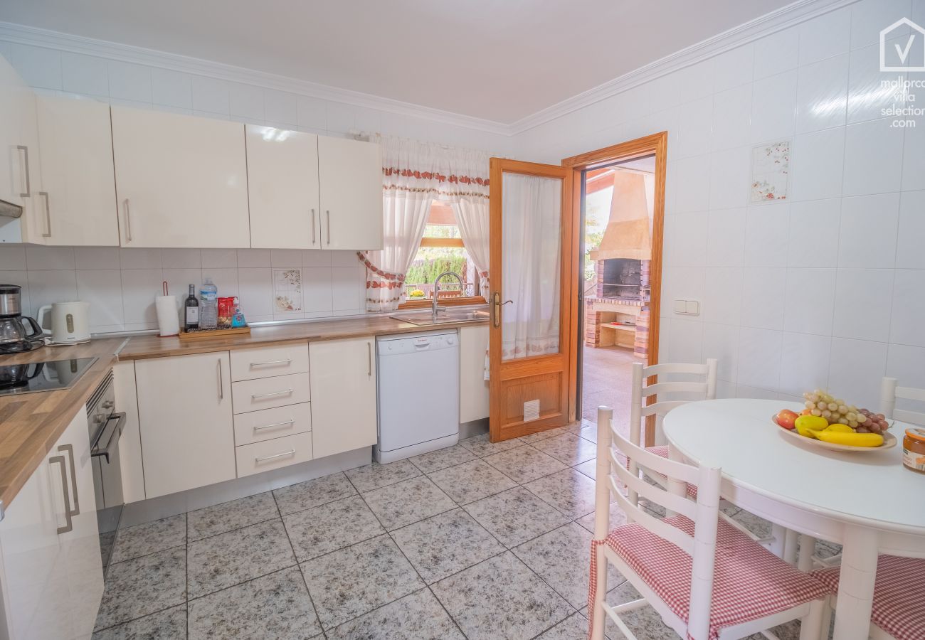 House in Alcudia - Ses Gavines for 6 in Alcudia at 350 from the beach with swimming pool
