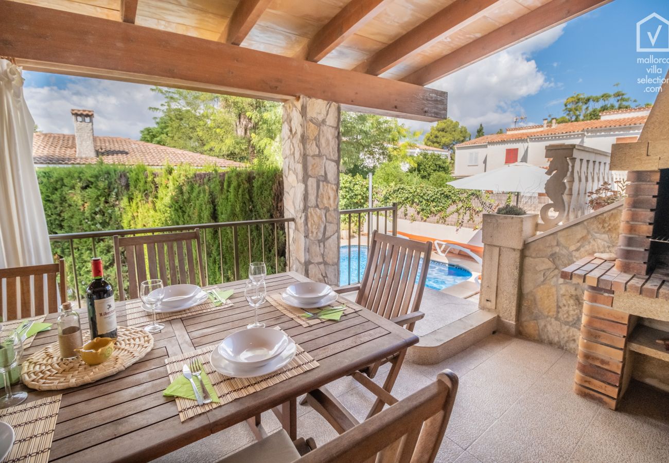 House in Alcudia - Ses Gavines for 6 in Alcudia at 350 from the beach with swimming pool