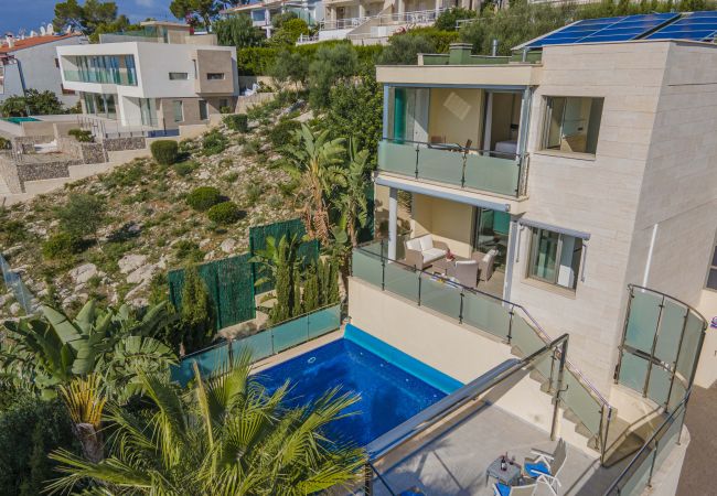 Villa in Alcúdia - Alcanada 1 for 8 with swimming pool 70m from the sea