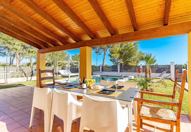 Villa in Alcudia - Villa Ibiza 350m from the beach, swimming pool, billiards and table tennis.