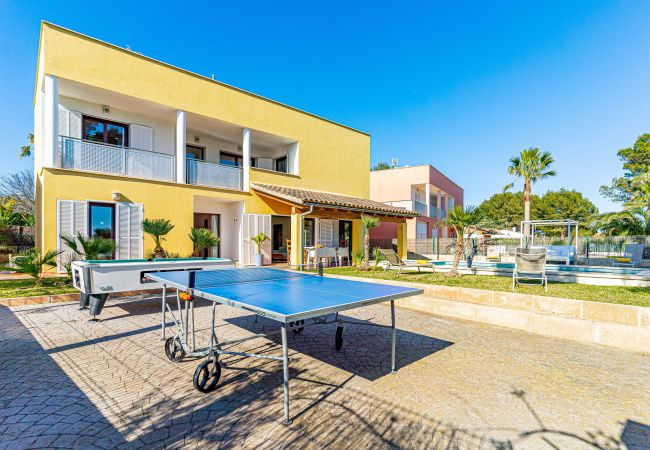 Villa/Dettached house in Alcúdia - Villa Ibiza 350m from the beach, swimming pool, billiards and table tennis.