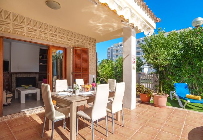 Villa in Alcudia with pool close to the beach