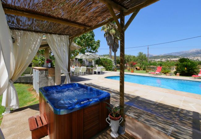Domaine à Selva - SA VINYETA Finca pour 6 personnes avec piscine, jacuzzi et jardin