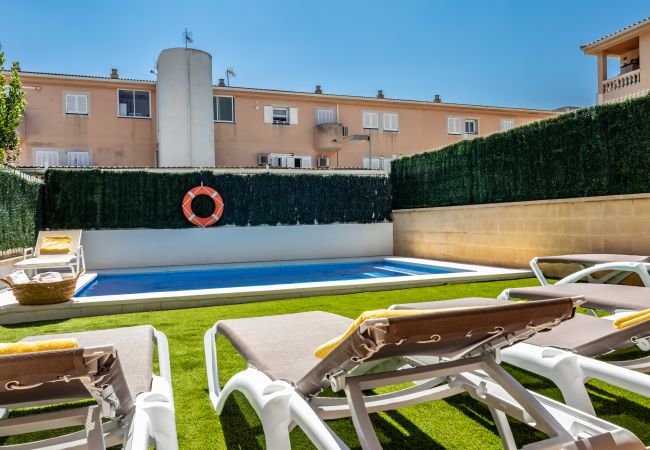 Maison mitoyenne à Alcudia - Estrella pour 8 à 350m de la plage avec piscine à Alcudia AC, WiFi