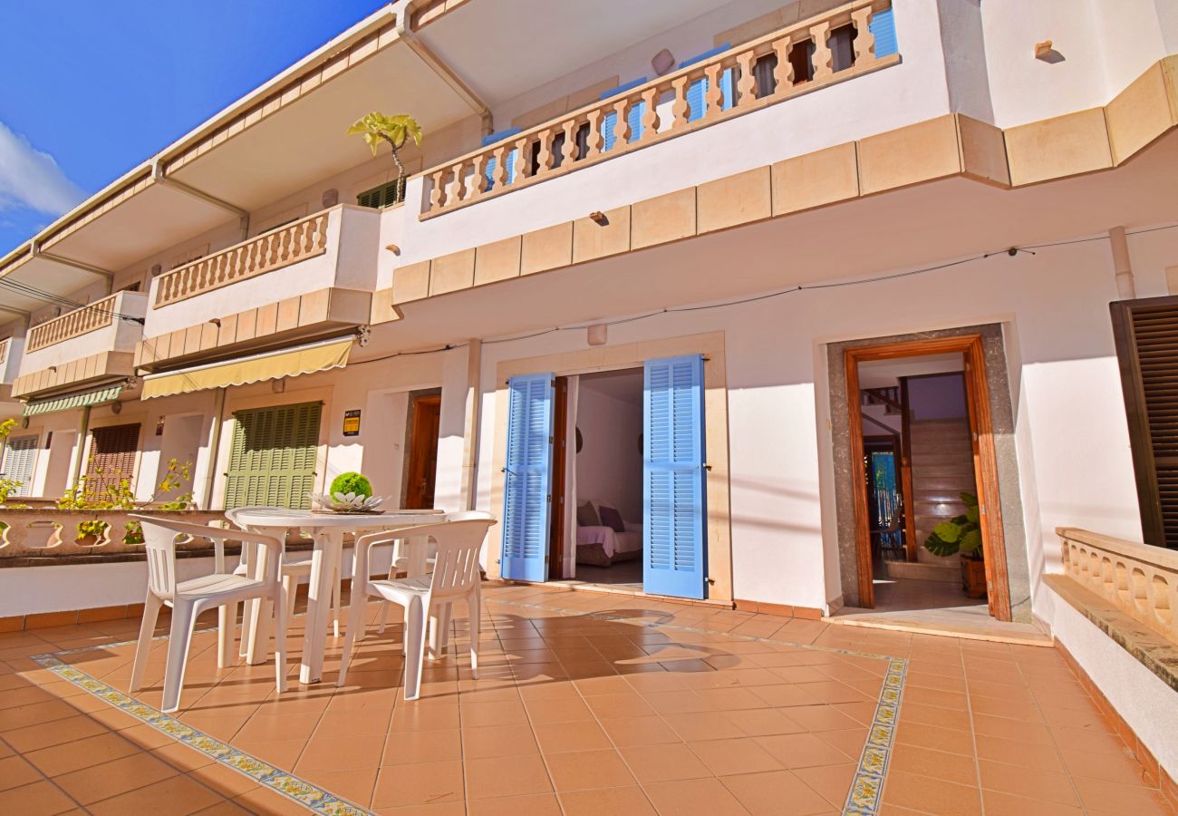 Grande terrasse, maison avec balcon