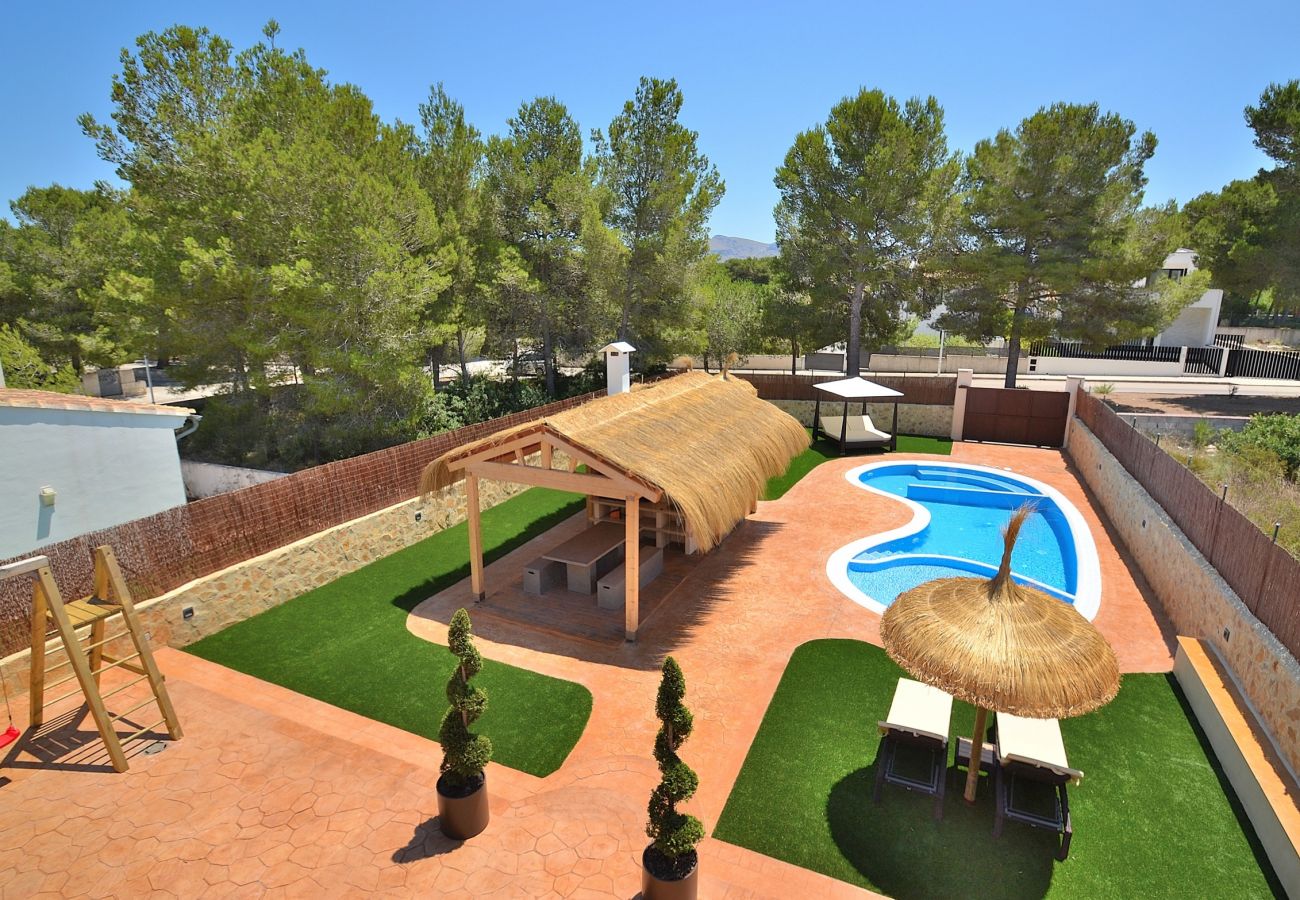 piscine, jardin, barbecue, son serra de marina, ciel bleu