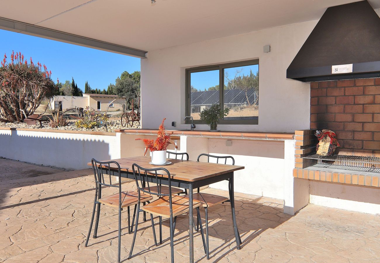 villa, jardin, piscine, barbecue, terrasse. 