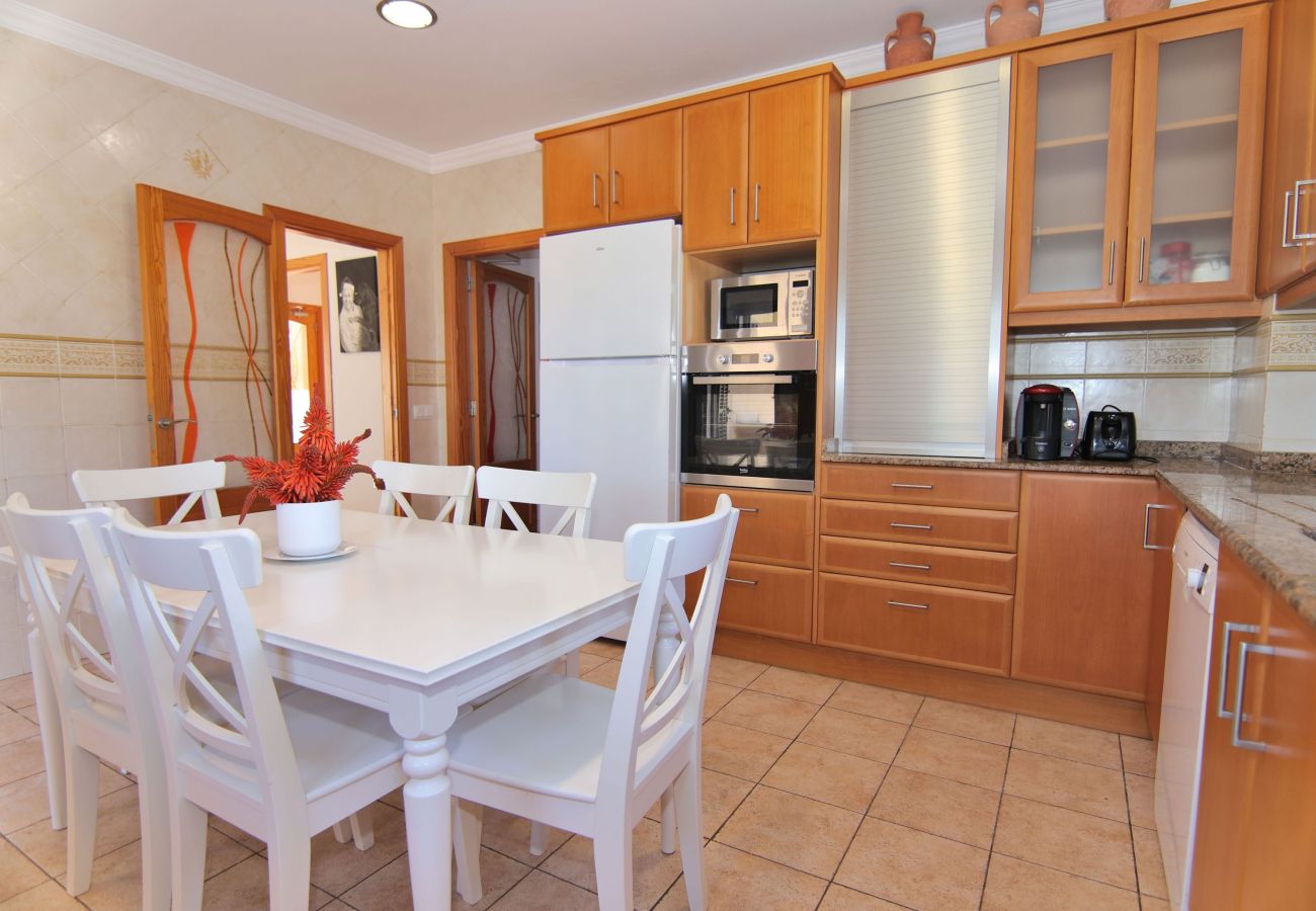 belle villa, cuisine, salle à manger